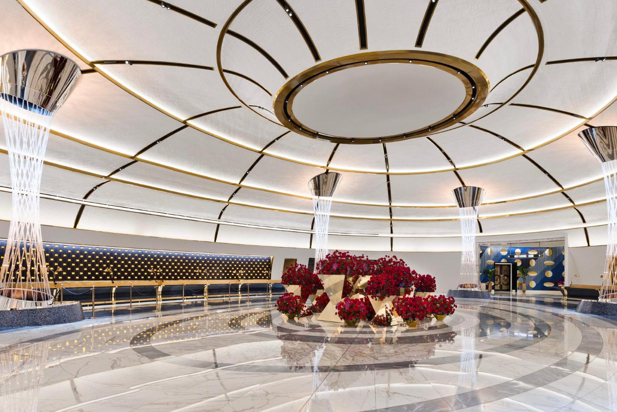 Fontainebleau Las Vegas Bagian luar foto The lobby of the hotel