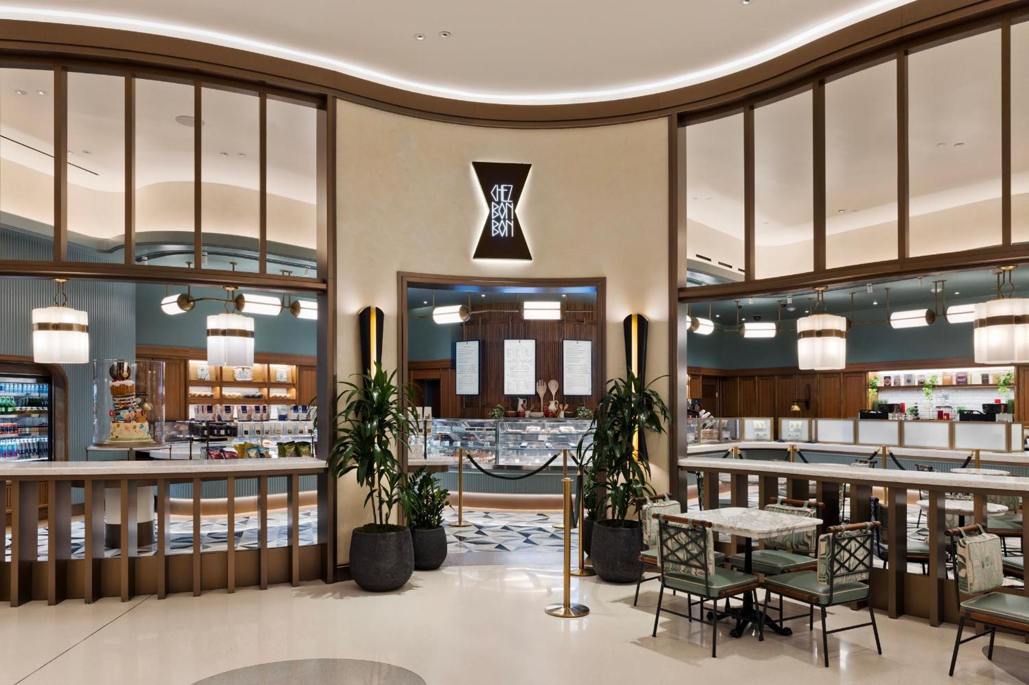 Fontainebleau Las Vegas Bagian luar foto The interior of the 360 Bar